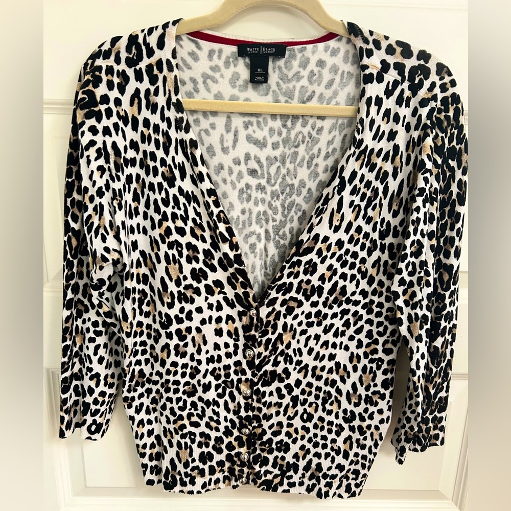 WHBM sweater XL

Excellent condition.